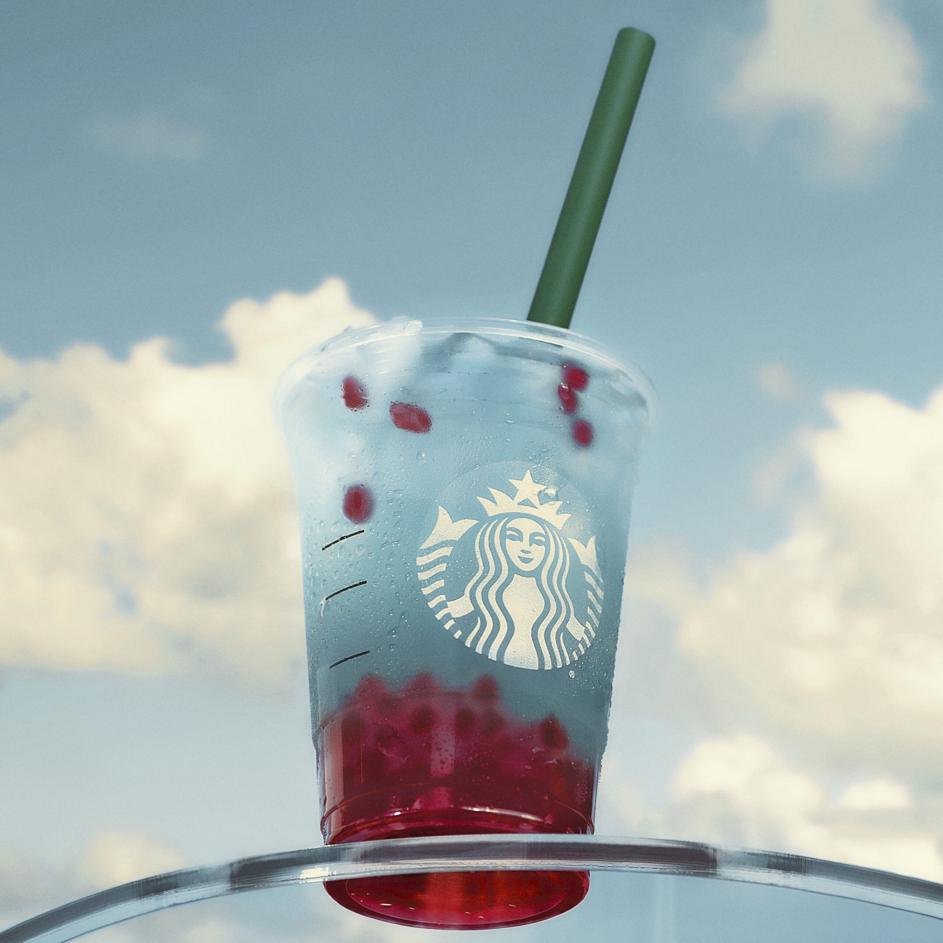 Bebida Starbucks gelada sob o céu azul